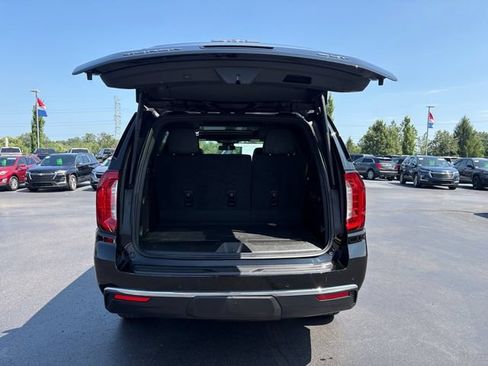 Used 2024 GMC Yukon SLT w/ SLT Premium Package AWD/4WD image 17