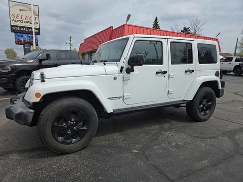 Used 2015 Jeep Wrangler Unlimited Sahara AWD/4WD image 2