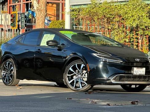 Used 2025 Toyota Prius Plug-In Hybrid image 2