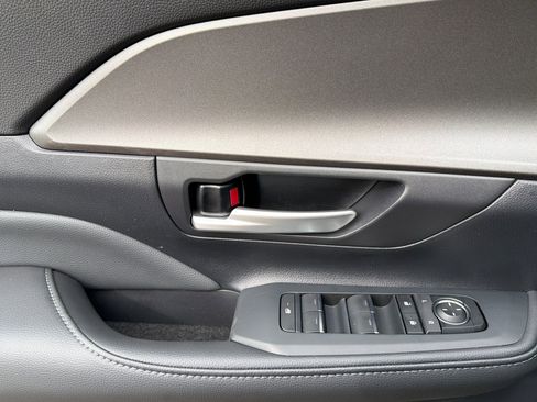 Used 2026 Toyota Grand Highlander XLE image 11