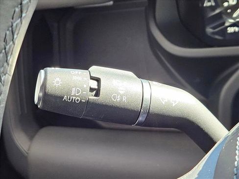 Used 2024 Land Rover Defender 110 X-Dynamic SE image 16