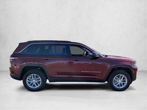 Used 2025 Jeep Grand Cherokee Laredo X w/ Trailer Tow Package AWD/4WD image 4