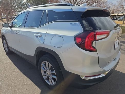 Used 2022 GMC Terrain SLT image 4