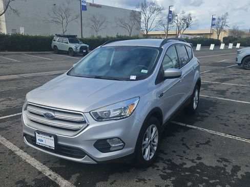 Used 2018 Ford Escape SE image 1