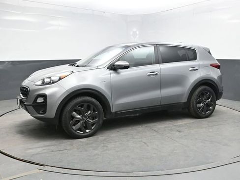 Used 2022 Kia Sportage LX w/ LX AWD Value Edition Package image 3