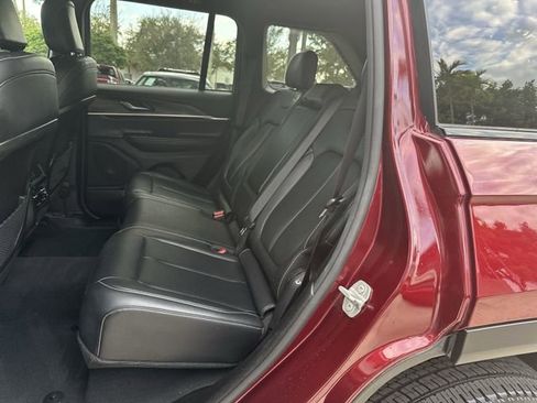 Used 2024 Jeep Grand Cherokee Limited image 27