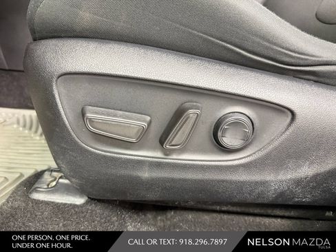 Used 2021 Toyota RAV4 XLE AWD/4WD image 18