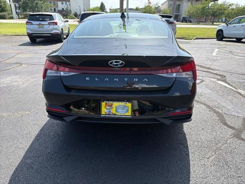 Used 2023 Hyundai Elantra SE FWD image 6