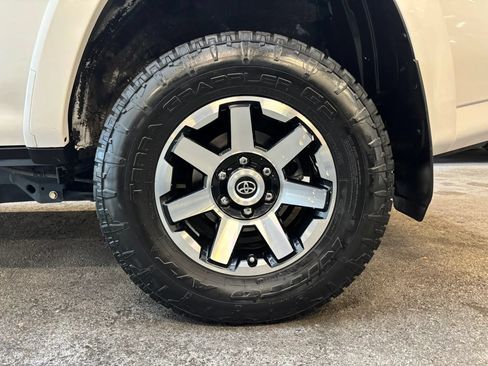 Used 2019 Toyota 4Runner TRD Off-Road Premium AWD/4WD image 8