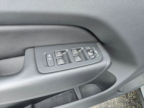 Used 2023 Volvo XC60 B5 Plus w/ Climate Package image 23