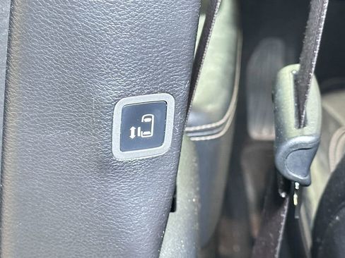 Certified 2022 Chrysler Pacifica Touring-L w/ S Appearance Package image 28