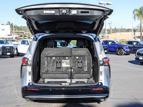 Certified 2024 Toyota Sienna Platinum image 28