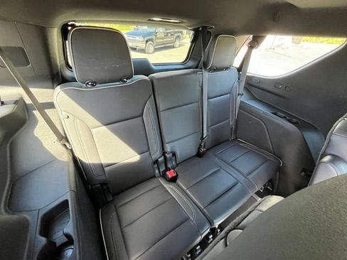 Used 2024 GMC Yukon SLT AWD/4WD image 13