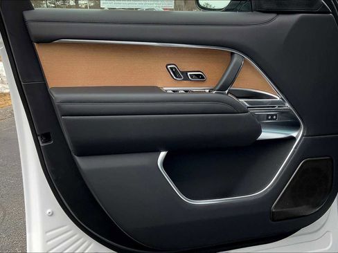 New 2025 Land Rover Range Rover SV image 9