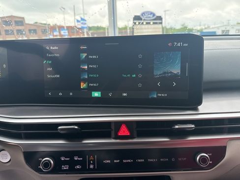 Used 2025 Kia Sorento S image 36