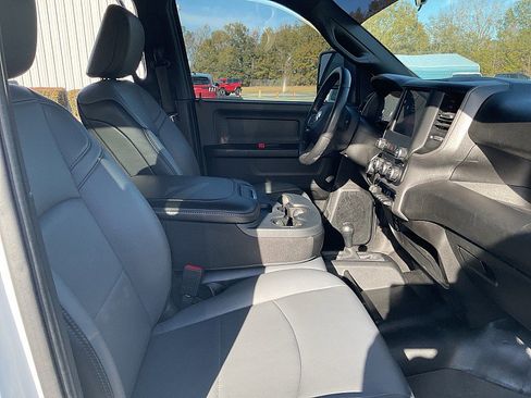 Used 2024 RAM 2500 Tradesman w/ Chrome Appearance Group image 12