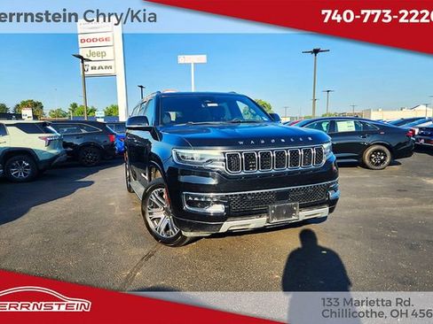 Used 2024 Jeep Wagoneer L Series II w/ Flexible Seating Group AWD/4WD image 1