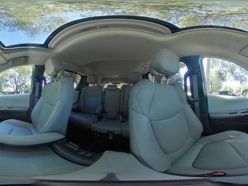 Used 2025 Toyota Sienna XLE FWD image 45