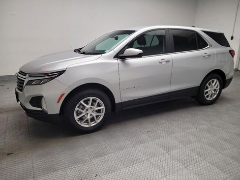 Used 2022 Chevrolet Equinox LT w/ Driver Convenience Package image 2