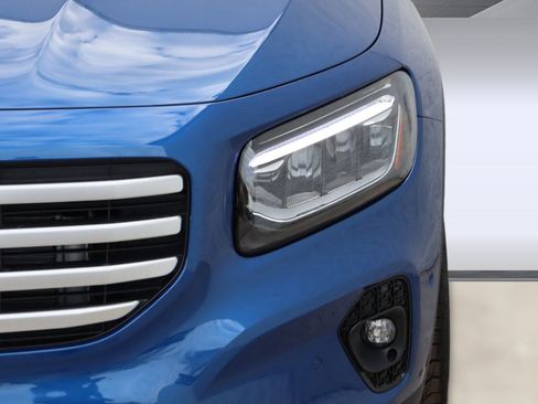 New 2025 Mercedes-Benz GLB 250 image 9