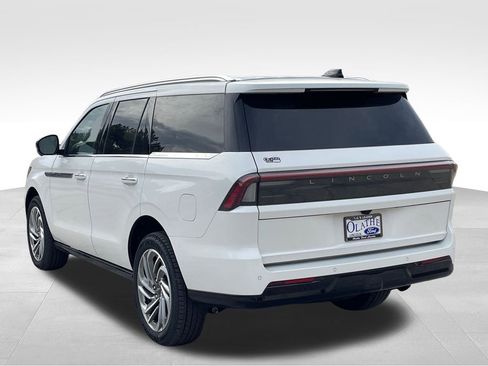 New 2025 Lincoln Navigator Reserve image 3