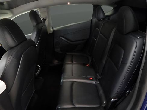 Used 2021 Tesla Model Y Long Range image 30