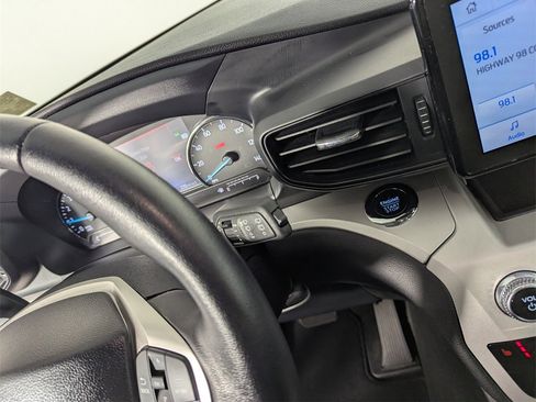 Used 2024 Ford Explorer XLT image 24