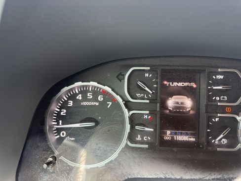 Used 2018 Toyota Tundra SR5 w/ SR5 Upgrade Package AWD/4WD image 10