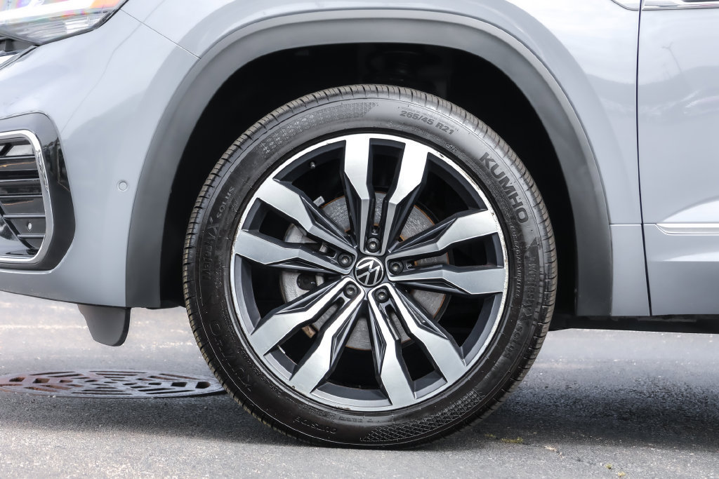 Certified 2023 Volkswagen Atlas Cross Sport SEL Premium R-Line AWD/4WD image 18