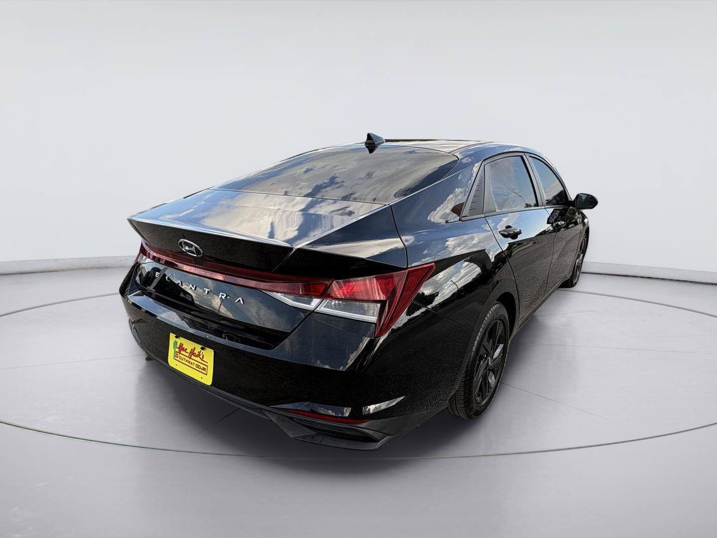 Used 2021 Hyundai Elantra SEL FWD image 4
