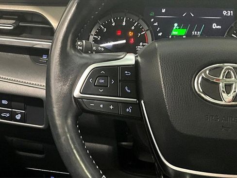 Used 2020 Toyota Highlander Limited image 11