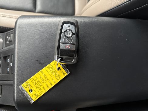 Used 2022 Ford Bronco Wildtrak image 25