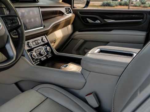 Used 2021 GMC Yukon XL Denali image 26