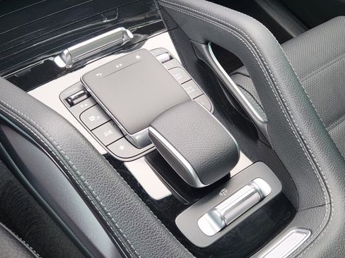 Used 2024 Mercedes-Benz GLS 580 4MATIC image 13