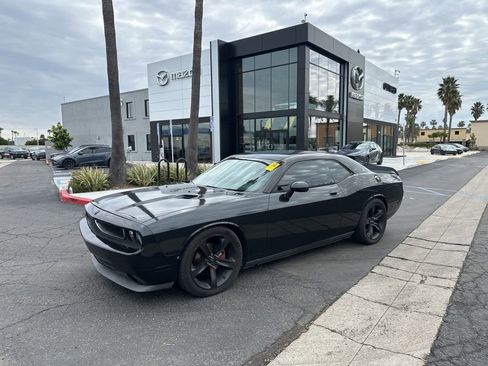 Used 2010 Dodge Challenger SE image 1