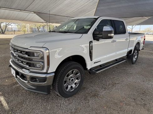 New 2026 Ford F250 Lariat w/ Chrome Package image 3