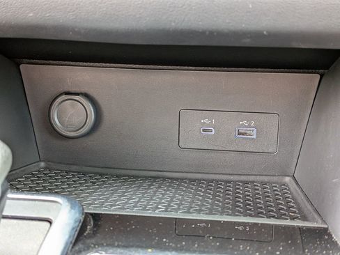 Used 2025 Nissan Pathfinder SV image 30