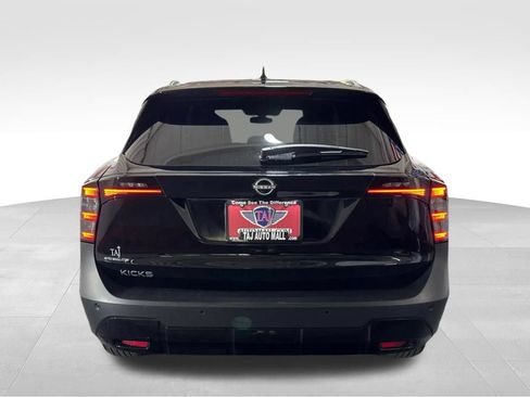 Used 2026 Nissan Kicks SV FWD image 6