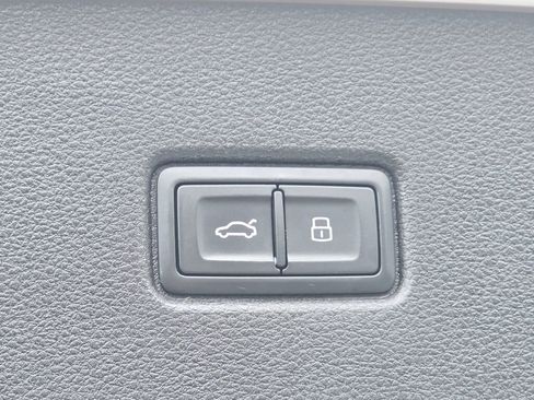 Used 2022 Audi SQ5 Premium w/ Convenience Package image 25