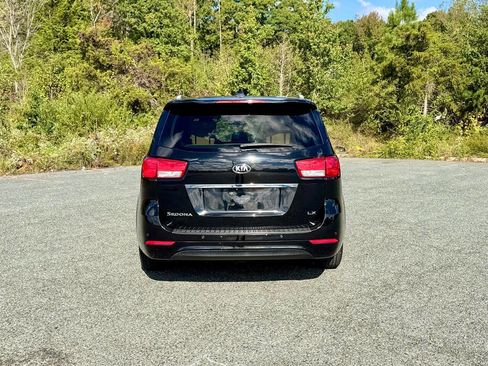 Used 2016 Kia Sedona LX w/ LX Convenience Package image 5