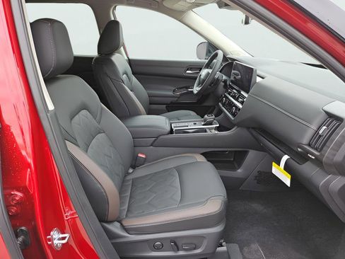 New 2026 Nissan Pathfinder Platinum FWD image 29