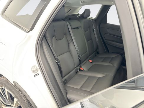 Used 2025 Volvo XC60 B5 Plus image 17