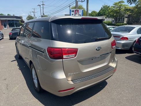 Used 2017 Kia Sedona LX FWD image 10