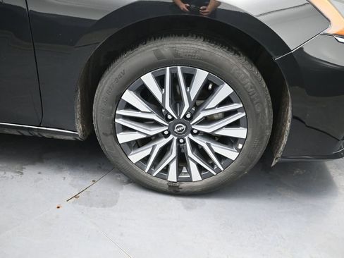 Used 2025 Nissan Altima 2.5 SV FWD image 16
