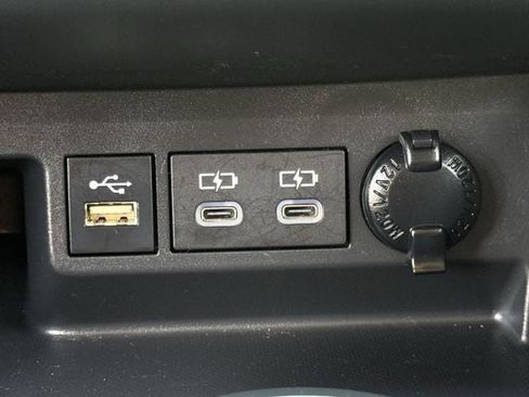 Used 2023 Toyota Highlander LE image 22