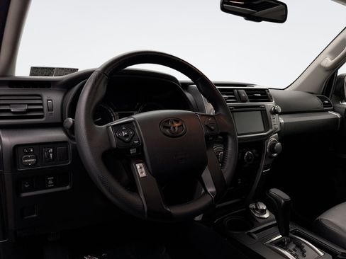 Used 2017 Toyota 4Runner SR5 Premium image 10