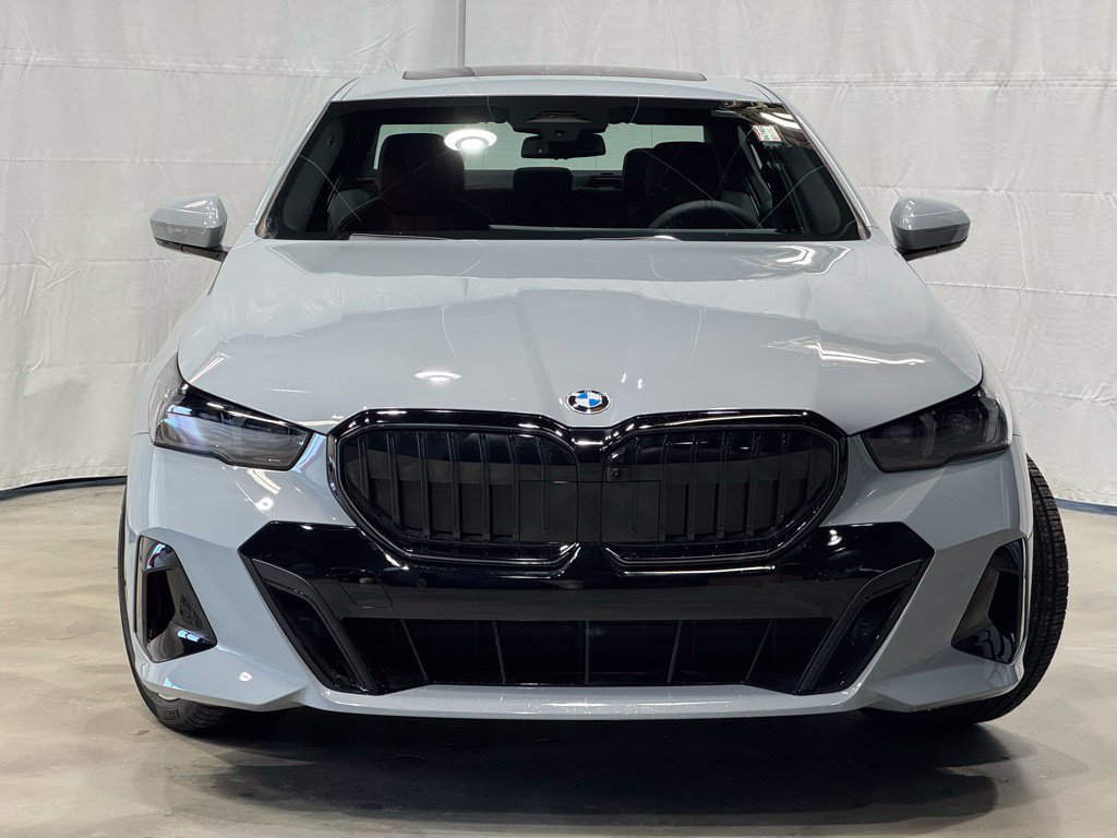 Used 2026 BMW 530i xDrive w/ M Sport Package AWD/4WD image 2