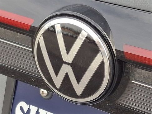 New 2026 Volkswagen Taos SE image 12