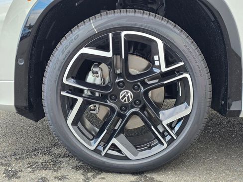 New 2026 Volkswagen Tiguan SEL R-Line image 11
