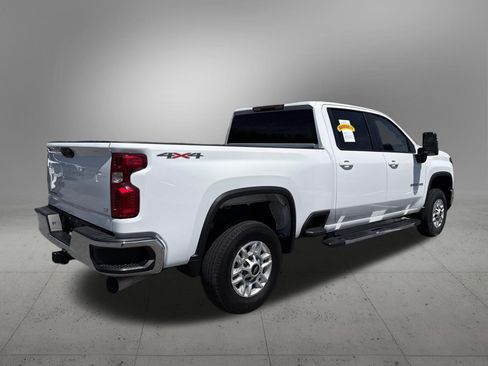 Used 2025 Chevrolet Silverado 2500 LT w/ Convenience Package AWD/4WD image 4
